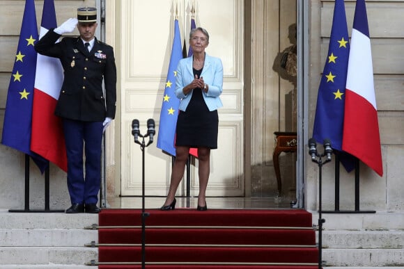 Passation de pouvoirs entre l'ancien Premier ministre français, Jean Castex et la nouvelle Première ministre française, Elisabeth Borne à l Hôtel de Matignon à Paris, France, le 16 mai 2022
