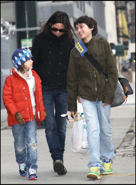 Jennifer Connelly en compagnie de ses garçons Kai et Stellan à New York