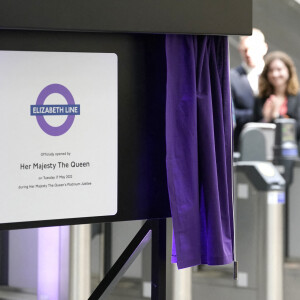 La reine Elizabeth II à la station de métro Paddington de Londres pour l'inauguration de la Elizabeth Line, mardi 17 mai 2022 Photo by Andrew Matthews/PA Wire/ABACAPRESS.COM