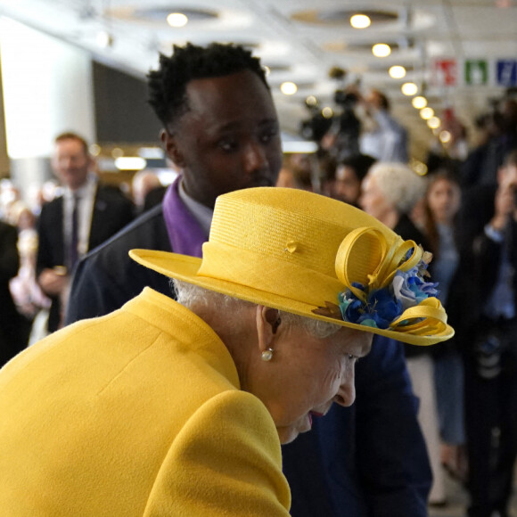 La reine Elizabeth II à la station de métro Paddington de Londres pour l'inauguration de la Elizabeth Line, mardi 17 mai 2022 Photo by Andrew Matthews/PA Wire/ABACAPRESS.COM