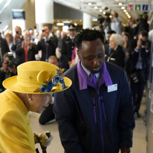 La reine Elizabeth II à la station de métro Paddington de Londres pour l'inauguration de la Elizabeth Line, mardi 17 mai 2022. Photo by Andrew Matthews/PA Wire/ABACAPRESS.COM