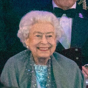 Le reine Elisabeth II d'Angleterre assiste au spectacle de son jubilé "The Queen's platinum jubilee celebration lors du Windsor Horse Show à Windsor le 15 mai 2022. 