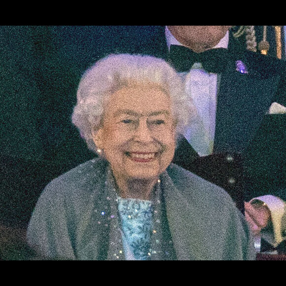 Le reine Elisabeth II d'Angleterre assiste au spectacle de son jubilé "The Queen's platinum jubilee celebration lors du Windsor Horse Show à Windsor le 15 mai 2022. 