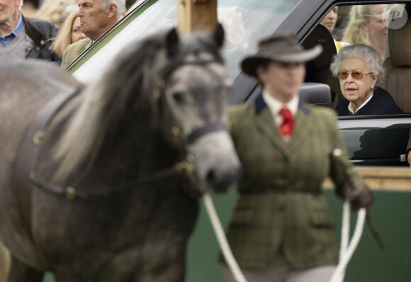 La reine Elisabeth II d'Angleterre assiste au "Royal Windsor Horse Show" à Windsor, Royaume Uni, le 13 mai 2022. 