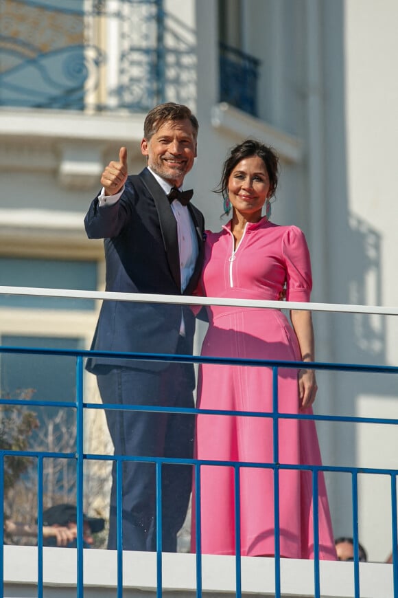 Nikolaj Coster-Waldau et sa femme Nukaaka au balcon de l'hôtel "Martinez" lors du 75ème Festival International du Film de Cannes, le 17 mai 2022. 