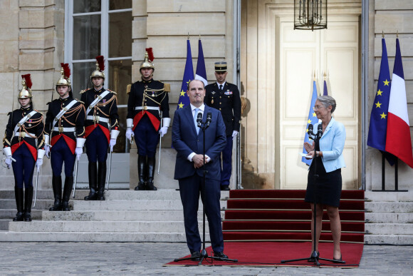 Passation de pouvoirs entre l'ancien Premier ministre français, Jean Castex et la nouvelle Première ministre française, Elisabeth Borne à l Hôtel de Matignon à Paris, France, le 16 mai 2022