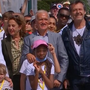 Brigitte Macron, Didier Deschamps et Jean-Luc Reichmann lors d'une sortie de 400 enfants à Disneyland Paris grâce La Fondation Hôpitaux de Paris-Hôpitaux de France, que Brigitte Macron préside.