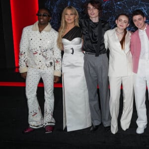 Maya Hawke, Winona Ryder, Cara Buono, Caleb McLaughlin, Millie Bobby Brown, Finn Wolfhard, Sadie Sink, Noah Schnapp, Gaten Matarazzo, David Harbour, Priah Ferguson et Charlie Heaton - Photocall de la quatrième saison de la série "Stranger Things" aux Studios Netflix à New York, le 14 mai 2022.