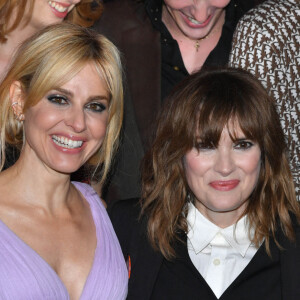 Cara Buono, Winona Ryder et Millie Bobby Brown - Photocall de la quatrième saison de la série "Stranger Things" aux Studios Netflix à New York, le 14 mai 2022.