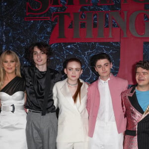 Caleb McLaughlin, Millie Bobby Brown, Finn Wolfhard, Sadie Sink, Noah Schnapp, Gaten Matarazzo et Priah Ferguson - Photocall de la quatrième saison de la série "Stranger Things" aux Studios Netflix à New York, le 14 mai 2022.