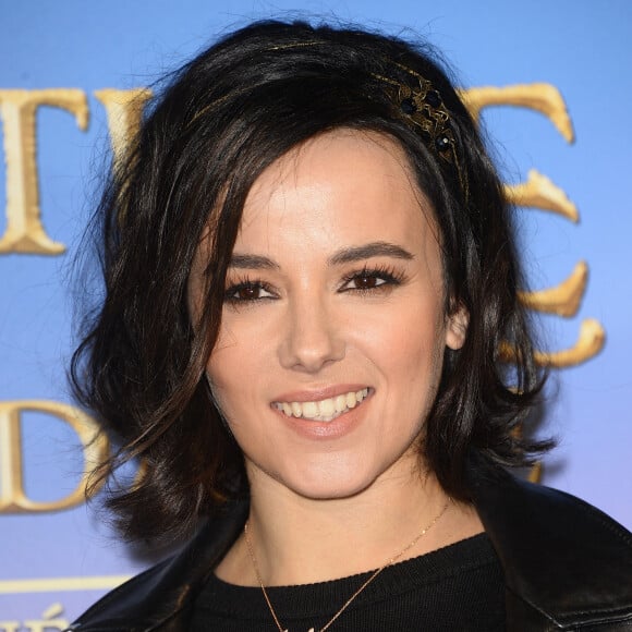 Alizée (collier avec le prénom de sa fille Annily) - Avant-première du film "Clochette et la Créature légendaire" au Gaumont Champs-Elysées à Paris