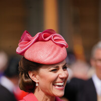 Kate Middleton chic en rose et hilare : bain de foule pour une garden party royale