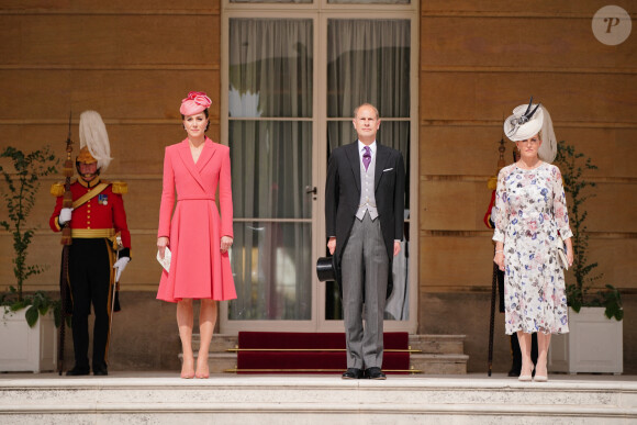 Catherine Kate Middleton, duchesse de Cambridge, Sophie Rhys Jones, comtesse de Wessex et le prince Edward comte de Wessex lors de la Royal Garden Party à Buckingham Palace le 18 mai 2022. 