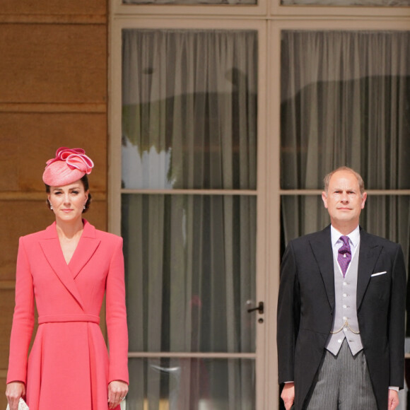 Catherine Kate Middleton, duchesse de Cambridge, Sophie Rhys Jones, comtesse de Wessex et le prince Edward comte de Wessex lors de la Royal Garden Party à Buckingham Palace le 18 mai 2022. 