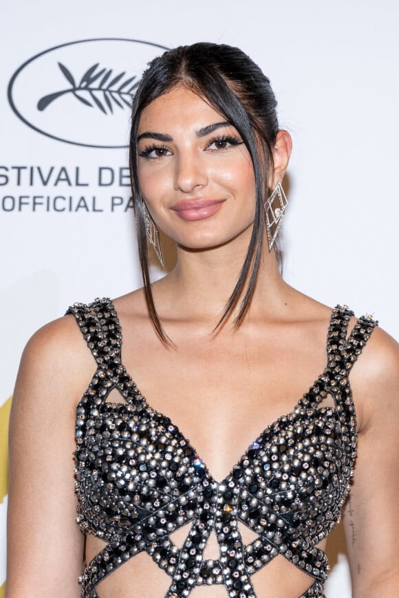 Sara Maino au photocall du dîner "L'Oréal" lors du 75ème Festival International du Film de Cannes, le 18 mai 2022. 