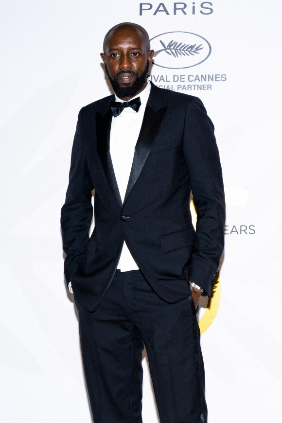 Ladj Ly au photocall du dîner "L'Oréal" lors du 75ème Festival International du Film de Cannes, le 18 mai 2022. 