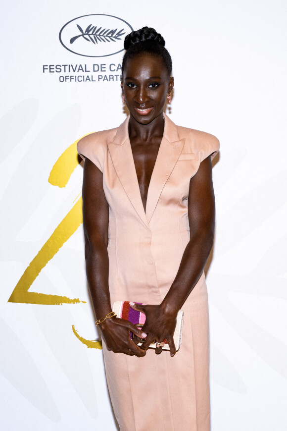 Eye Haidara au photocall du dîner "L'Oréal" lors du 75ème Festival International du Film de Cannes, le 18 mai 2022. 