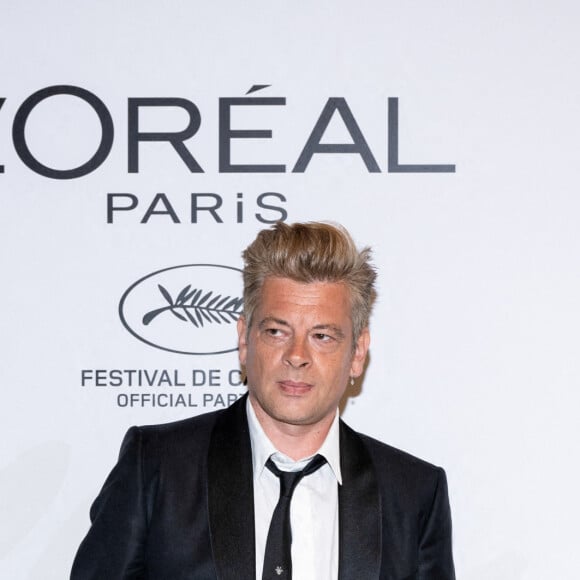 Benjamin Biolay au photocall du dîner "L'Oréal" lors du 75ème Festival International du Film de Cannes, le 18 mai 2022. 