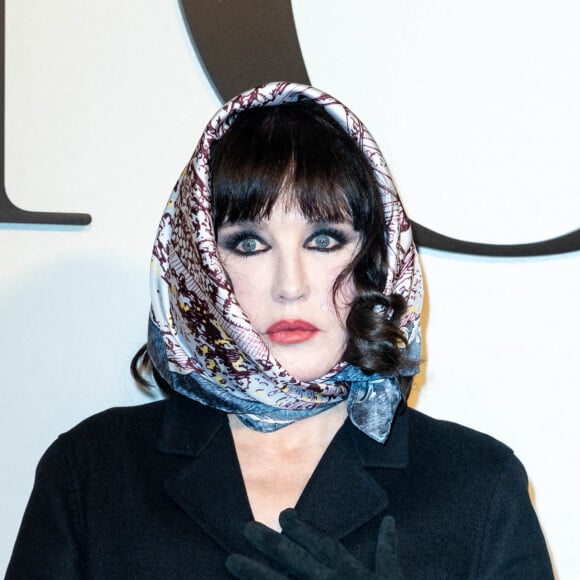 Isabelle Adjani - Photocall du défilé de mode automne-hiver 2022/2023 "Christian Dior" lors de la fashion week de Paris. Le 1er mars 2022 © Olivier Borde / Bestimage