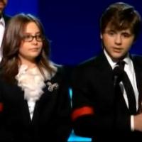 Grammy Awards : Regardez l'hommage bouleversant des enfants de Michael Jackson et Céline Dion, Usher... chanter pour lui !