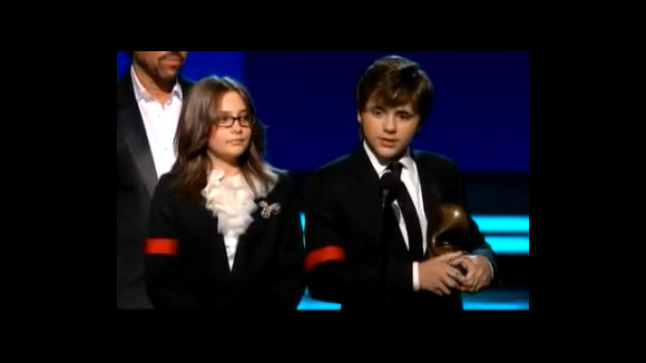 Grammy Awards : Regardez l'hommage bouleversant des enfants de Michael Jackson et Céline Dion, Usher... chanter pour lui !