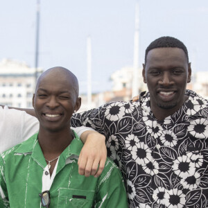 Jonas Bloquet, Alassane Diong, Omar Sy et le réalisateur Mathieu Vadepied au photocall du film "Tirailleurs" (Un certain regard) lors du 75ème Festival International du Film de Cannes, le 19 mai 2022. © Cyril Moreau / Bestimage 