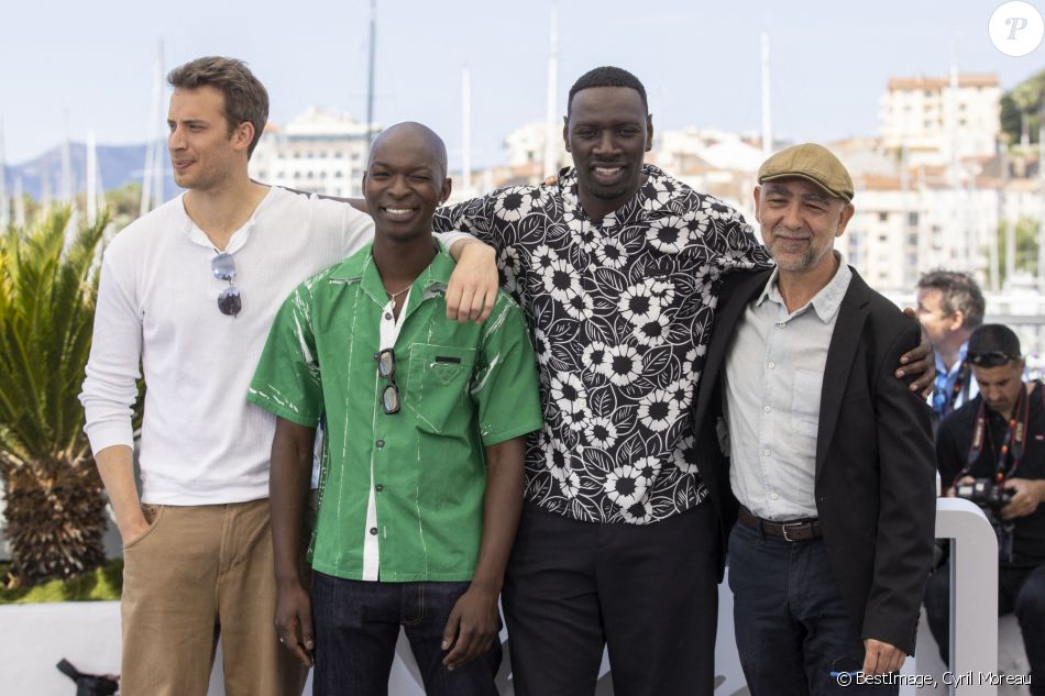 Jonas Bloquet Alassane Diong Omar Sy Et Le Réalisateur Mathieu Vadepied Au Photocall Du Film 