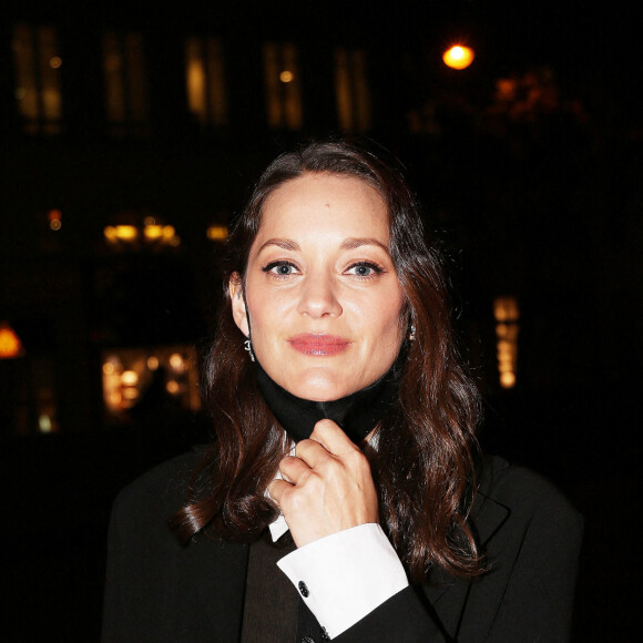 Exclusif - Marion Cotillard quitte la première du film "Bigger than Us" au Pathé Opéra à Paris le 21 septembre 2021. © Panoramic/Bestimage 