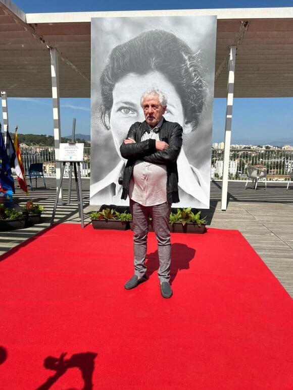 Exclusif - Inauguration de la photographie de Daniel Angeli, accompagné de ses deux filles, Caroline et Charlotte, et de David Lisnard, maire de Cannes, son célèbre cliché de Simone Veil immortalisée en 74
