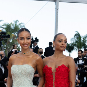 Flora Coquerel et Alicia Aylies - Montée des marches du film " Three Thousand Years of Longing (3000 ans à t'attendre) " lors du 75ème Festival International du Film de Cannes. Le 20 mai 2022 © Olivier Borde / Bestimage 