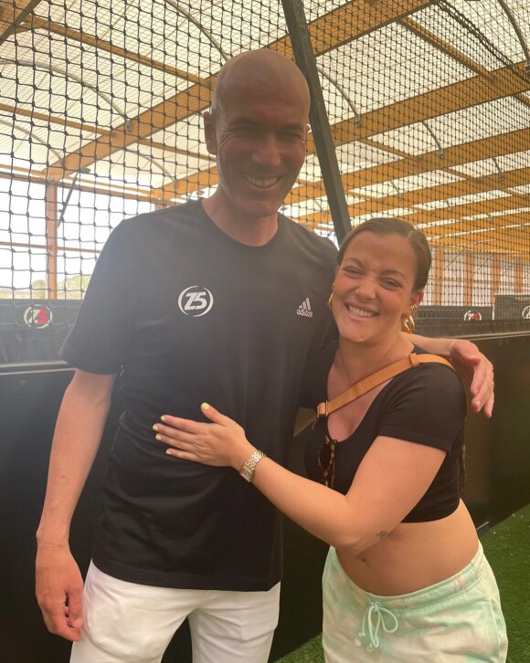 Camille Lellouche, enceinte, pose avec Zinedine Zidane. Instagram, mai 2022