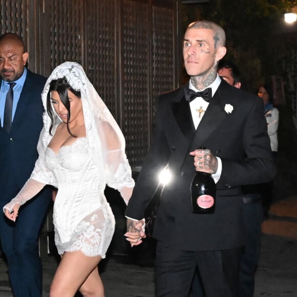 Kourtney Kardashian et Travis Barker se promènent sur le port de Portofino après leur cérémonie de mariage. Après Las Vegas et Los Angeles, Kourtney Kardashian et son mari Travis Barker se remarient à Portofino en Italie. Pour l'occasion, la famille Kardashian au grand complet (Kris Jenner, Kendall Jenner, Kylie Jenner, Khloe Kardashian, Kim Kardashian, avec compagnons et enfants) et leurs amis (Machine Gun Kelly, Megan Fox, Stefano Gabbana, etc...) ont répondu présents. La cérémonie avait lieu dans un endroit paradisiaque à l'abri de tous les regards. Portofino, le 22 mai 2022.