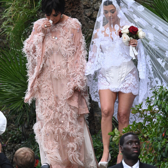 Après Las Vegas et Los Angeles, Kourtney Kardashian et son mari Travis Barker se remarient à Portofino en Italie. Pour l'occasion, la famille Kardashian au grand complet (Kris Jenner, Kendall Jenner, Kylie Jenner, Khloe Kardashian, Kim Kardashian, avec compagnons et enfants) et leurs amis (Machine Gun Kelly, Megan Fox, Stefano Gabbana, etc...) ont répondu présents. La cérémonie avait lieu dans un endroit paradisiaque à l'abri de tous les regards. Portofino, le 22 mai 2022.