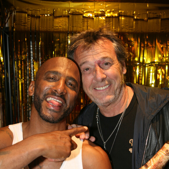 Exclusif - Stomy Bugsy et Jean-Luc Reichmann - Stomy Bugsy fête son 50ème anniversaire à la fin de la représentation de la pièce "Un Jour j'irai à Détroit ! " au théâtre du Gymnase Marie-Bell à Paris le 21 mai 2022. © JLPPA/Bestimage
