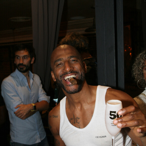 Exclusif - Stomy Bugsy - Stomy Bugsy fête son 50ème anniversaire à la fin de la représentation de la pièce "Un Jour j'irai à Détroit ! " au théâtre du Gymnase Marie-Bell à Paris le 21 mai 2022. © JLPPA/Bestimage 