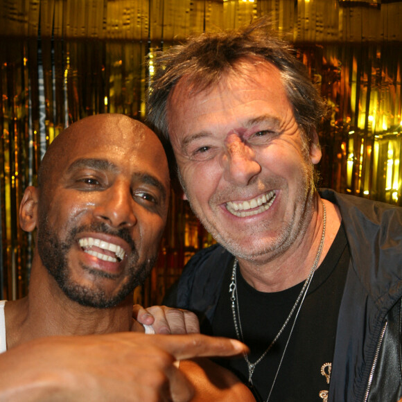 Exclusif - Stomy Bugsy et Jean-Luc Reichmann - Stomy Bugsy fête son 50ème anniversaire à la fin de la représentation de la pièce "Un Jour j'irai à Détroit ! " au théâtre du Gymnase Marie-Bell à Paris le 21 mai 2022. © JLPPA/Bestimage 