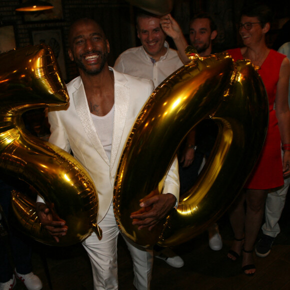 Exclusif - Stomy Bugsy - Stomy Bugsy fête son 50ème anniversaire à la fin de la représentation de la pièce "Un Jour j'irai à Détroit ! " au théâtre du Gymnase Marie-Bell à Paris le 21 mai 2022. © JLPPA/Bestimage 