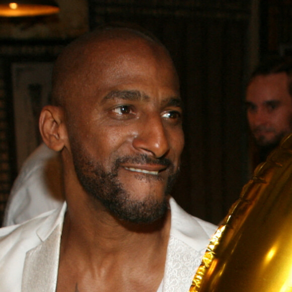 Exclusif - Stomy Bugsy - Stomy Bugsy fête son 50ème anniversaire à la fin de la représentation de la pièce "Un Jour j'irai à Détroit ! " au théâtre du Gymnase Marie-Bell à Paris le 21 mai 2022. © JLPPA/Bestimage 