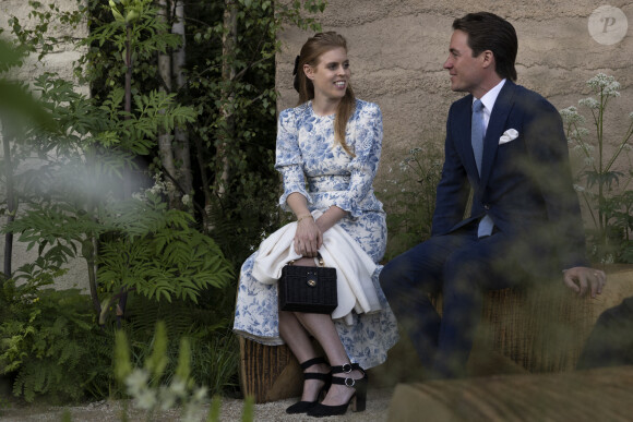 La princesse Beatrice d'York et son mari Edoardo Mapelli Mozzi en visite au "Chelsea Flower Show 2022" à Londres, le 23 mai 2022. 