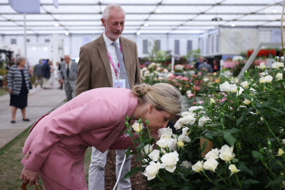 Le prince Edward, comte de Wessex, et Sophie Rhys-Jones, comtesse de Wessex, en visite au "Chelsea Flower Show 2022" à Londres, le 23 mai 2022. 