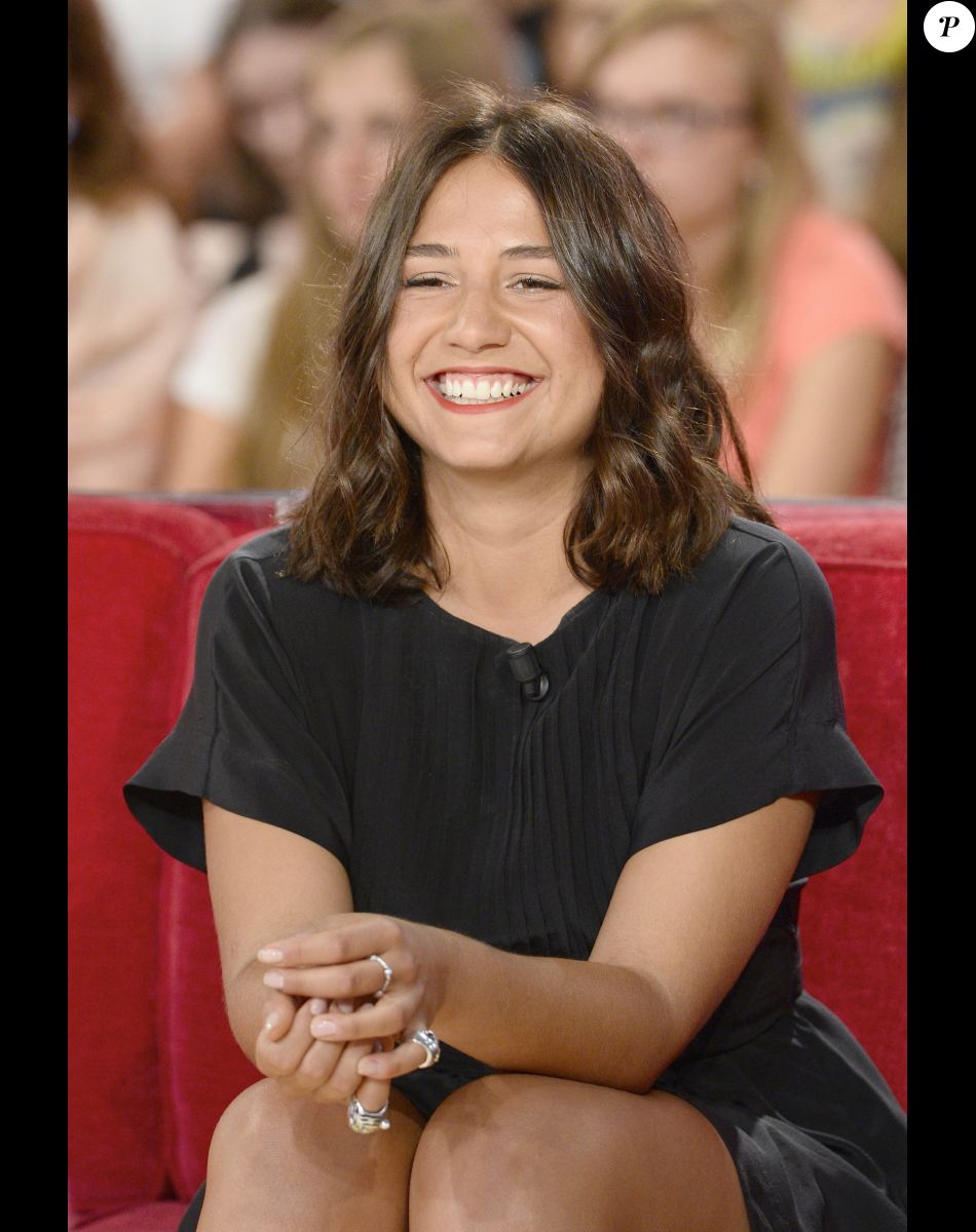 Izïa Higelin - Enregistrement de l'émission "Vivement Dimanche" le 1er octobre 2014 au Studio Gabriel à Paris, pour une diffusion le 5 octobre 2014.