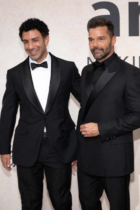 Jwan Yosef et son mari Ricky Martin lors du gala de l'amfAR à l'hôtel du Cap-Eden-Roc en parallèle du Festival de Cannes, le 26 mai 2022 à Antibes