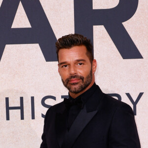 Ricky Martin lors du gala de l'amfAR à l'hôtel du Cap-Eden-Roc en parallèle du Festival de Cannes, le 26 mai 2022 à Antibes