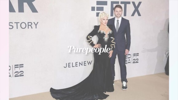 AmfAR 2022 : Christina Aguilera, avec son amoureux, affiche un décolleté gonflé