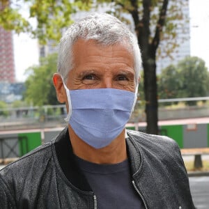 L'animateur producteur Nagui passe devant les studios de Radio France à Paris le 26 août 2020. © Panoramic / Bestimage