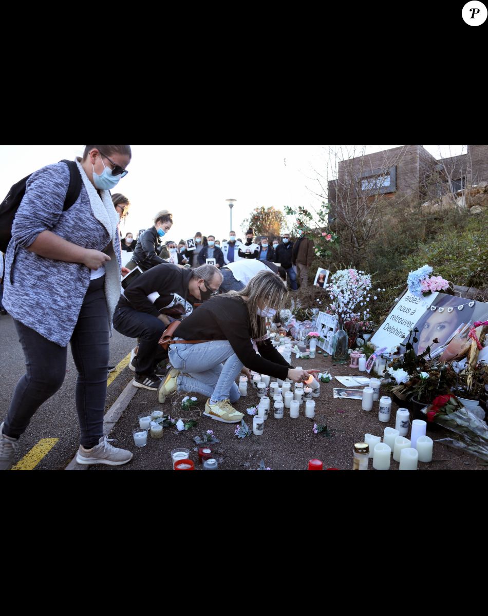 La famille et les proches se sont réunis pour une marche blanche en hommage à Delphine Jubillar, l'infirmière de 33 ans, disparue il y a un an, à Cagnac-les-Mines. Le 19 décembre 2021