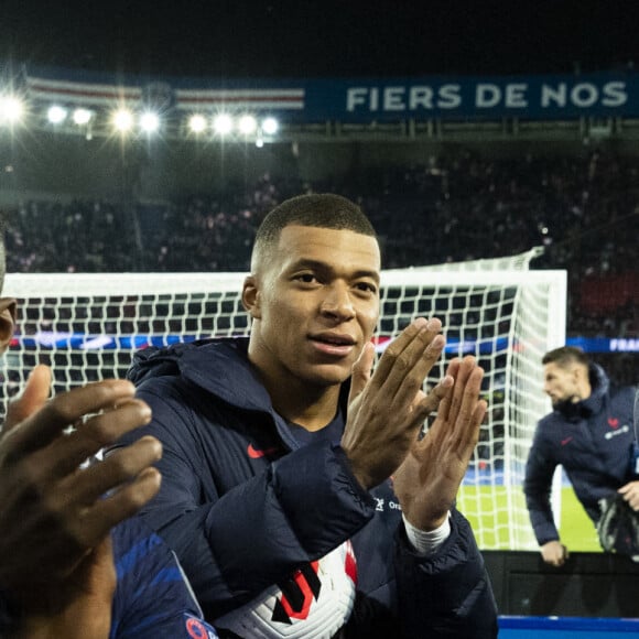 Moussa Diaby, Kylian Mbappé et Karim Benzema lors du match de football de qualification pour la Coupe du monde 2022 entre la France et le Kazakhstan au stade Parc des Princes à Paris, France, le 13 novembre 2021. La France a gagné 8-0. © Cyril Moreau/Bestimage