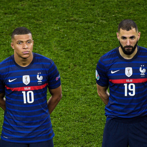 Antoine Griezmann - Kylian Mbappe - Karim Benzema - Match de football de l'Euro : La France s'incline devant la Suisse après les tirs au but au stade Arena Nationala à Bucarest. © Federico Pestellini / Panoramic / Bestimage