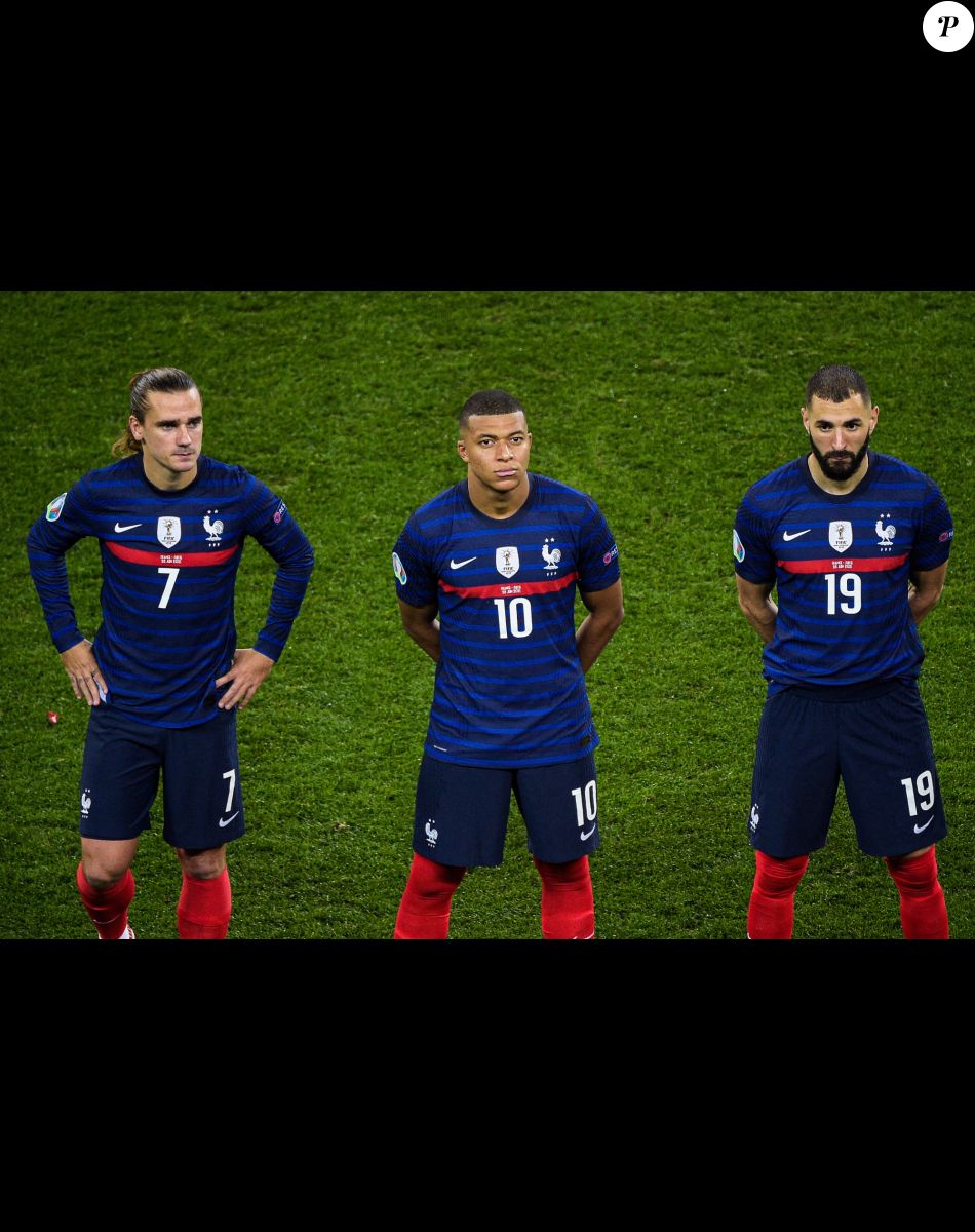 Antoine Griezmann - Kylian Mbappe - Karim Benzema - Match de football de l'Euro : La France s'incline devant la Suisse après les tirs au but au stade Arena Nationala à Bucarest. © Federico Pestellini / Panoramic / Bestimage