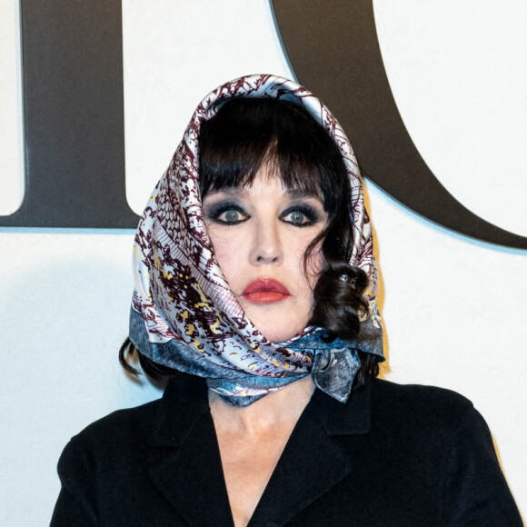 Isabelle Adjani - Photocall du défilé de mode automne-hiver 2022/2023 "Christian Dior" lors de la fashion week de Paris. Le 1er mars 2022 © Olivier Borde / Bestimage 